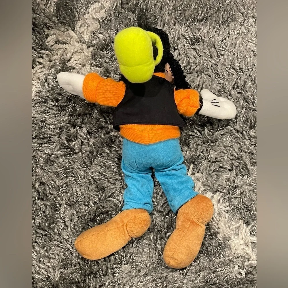 Goofy Disney Store Exclusive Authentic Original Soft 14” Plush Stuffed Animal